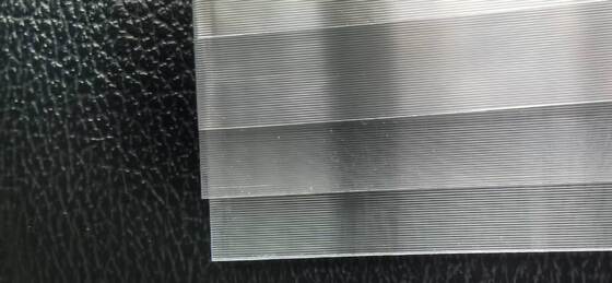 Qualité Feuille lenticulaire PET 0,65 mm 155 LPI 510 x 355 mm Distance de visualisation 0,8-2,5 m Usine